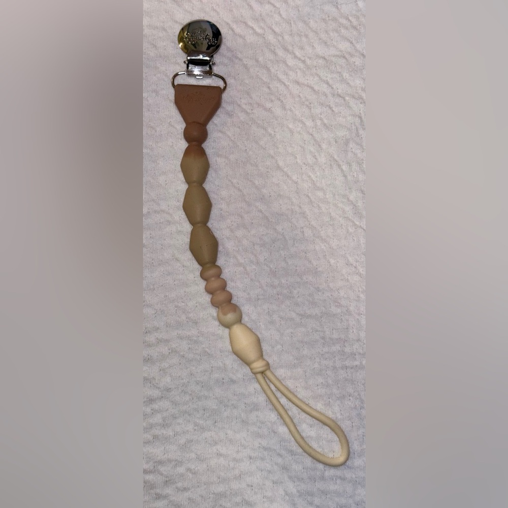Itzy Ritzy Pacifier Clip